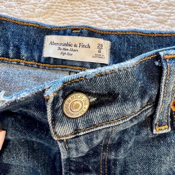 Abercrombie High Rise Mom Shorts in Dark Wash Size 28 - Picture 4 of 5